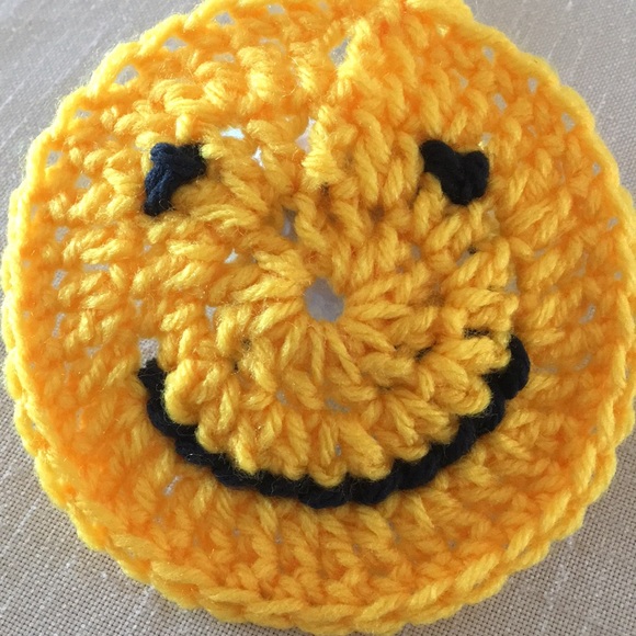 Happy Face Coaster Crochet Yellow Black Hand Crafted - Picture 2 of 3